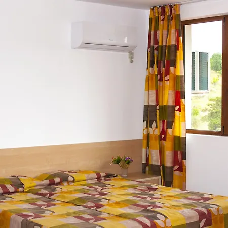 Хотел Gardenia Hills