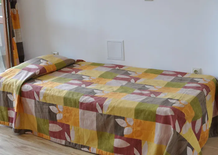 Gardenia Hills Готель