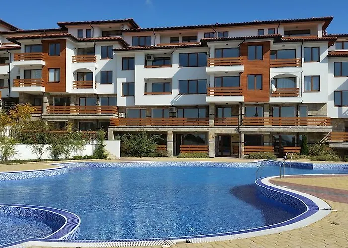 Gardenia Hills Готель