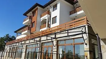 Gardenia Hills Готель