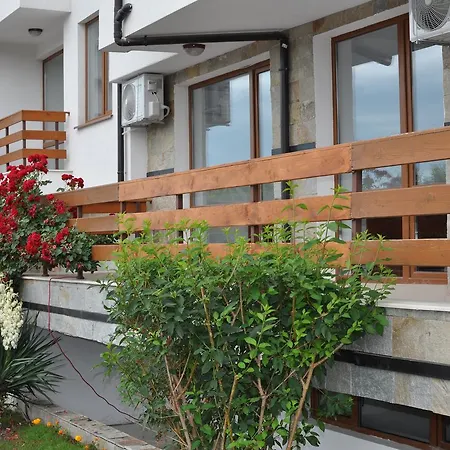 فندق Gardenia Hills 3*