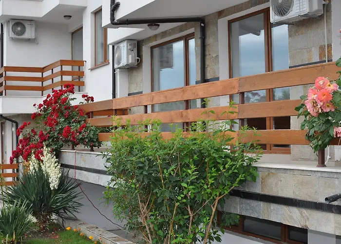 فندق Gardenia Hills 3*