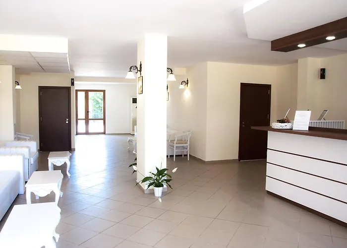 فندق Gardenia Hills 3*