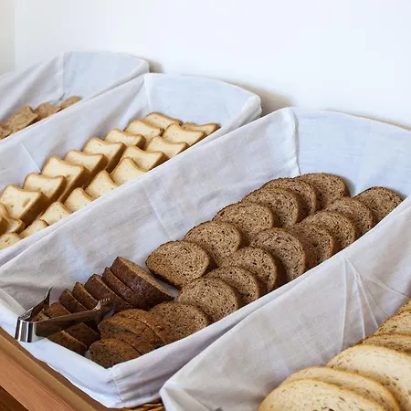 Gardenia Hills Hotel