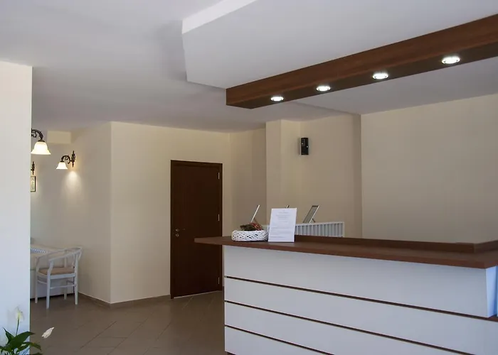 Gardenia Hills Отель